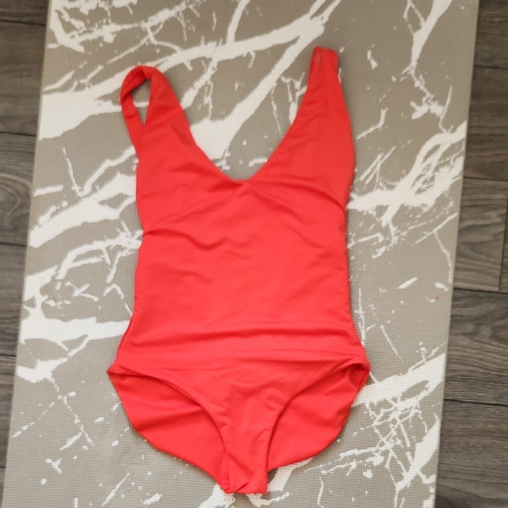 Londre Minimalist Swimsuit